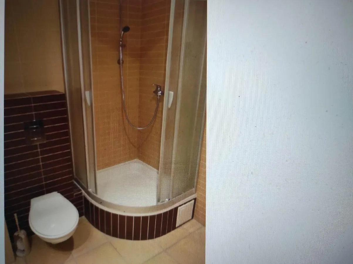 Kemp Nice Room With 2 Shared Bathrooms ,Wc , 2Km To Old Town -100M From Metro Szwedzka Varšava