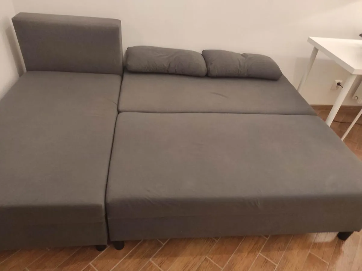 Kemping Nice room 2km to old town -150m from Metro Szwedzka Warszawa
