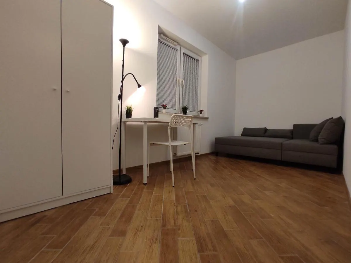 Кемпинг Nice Room With 2 Shared Bathrooms ,Wc , 2Km To Old Town -100M From Metro Szwedzka Варшава Польша