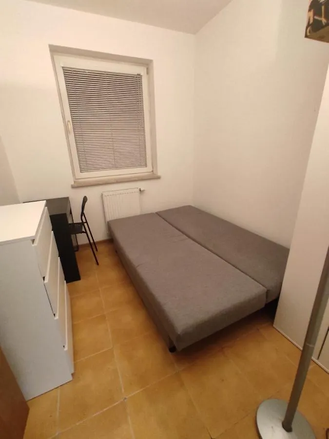 Nice Room With 2 Shared Bathrooms ,Wc , 2Km To Old Town -100M From Metro Szwedzka Варшава Кемпинг