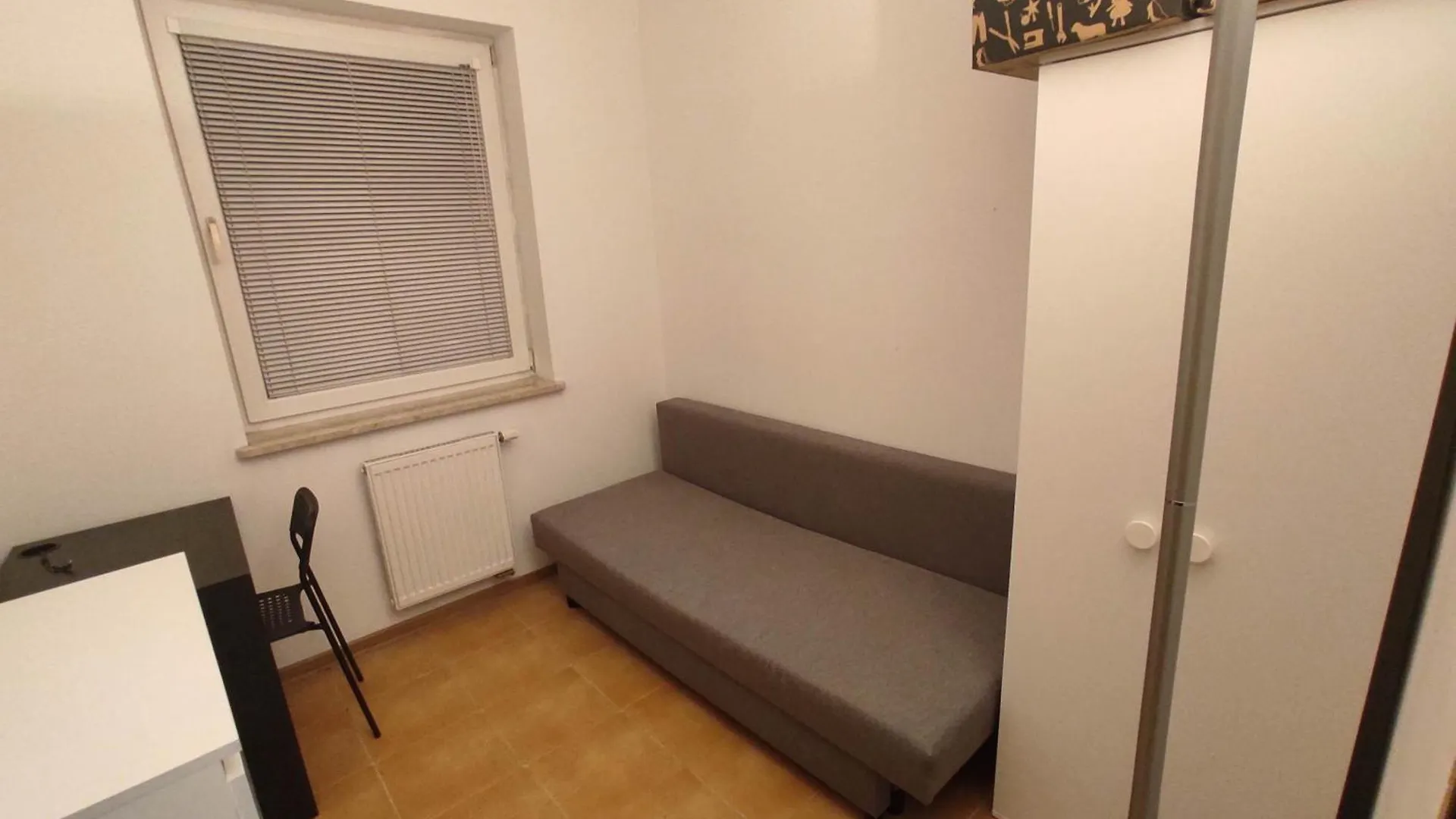 Nice Room With 2 Shared Bathrooms ,Wc , 2Km To Old Town -100M From Metro Szwedzka Варшава